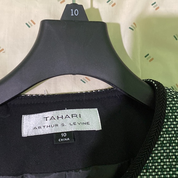 Tahari Arthur S. Levine women's black & white blazer 10 - Picture 3 of 4